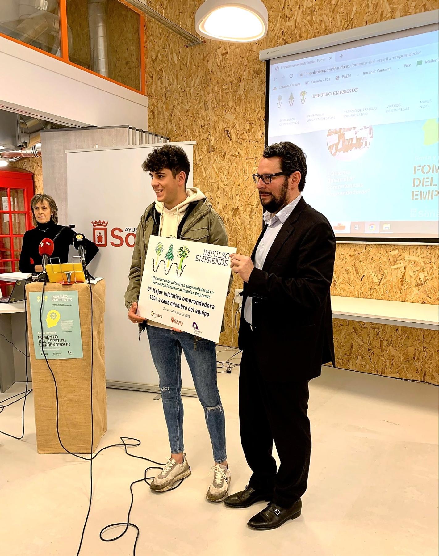 Un proyecto sobre tapizado de muebles vintage del IES Castilla gana el VI Concurso de Iniciativas emprendedoras en FP Impulso Emprende