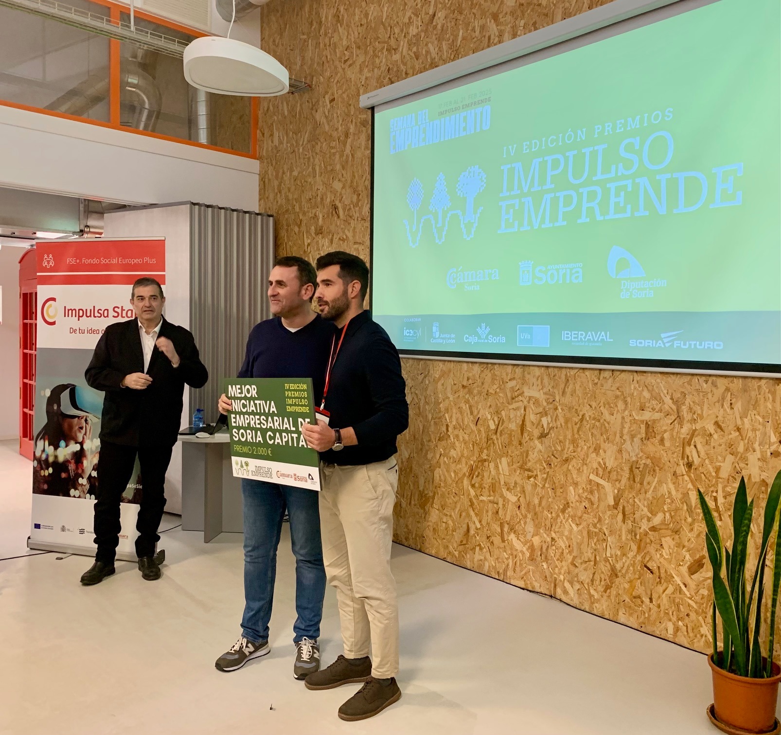 La tienda La Fresquera del Moncayo y un servicio de apoyo al autismo, Un TEA en casa, ganan los premios Impulso Emprende, mientras que el smartmupi de Neexo logra el premio Impulsa Startup