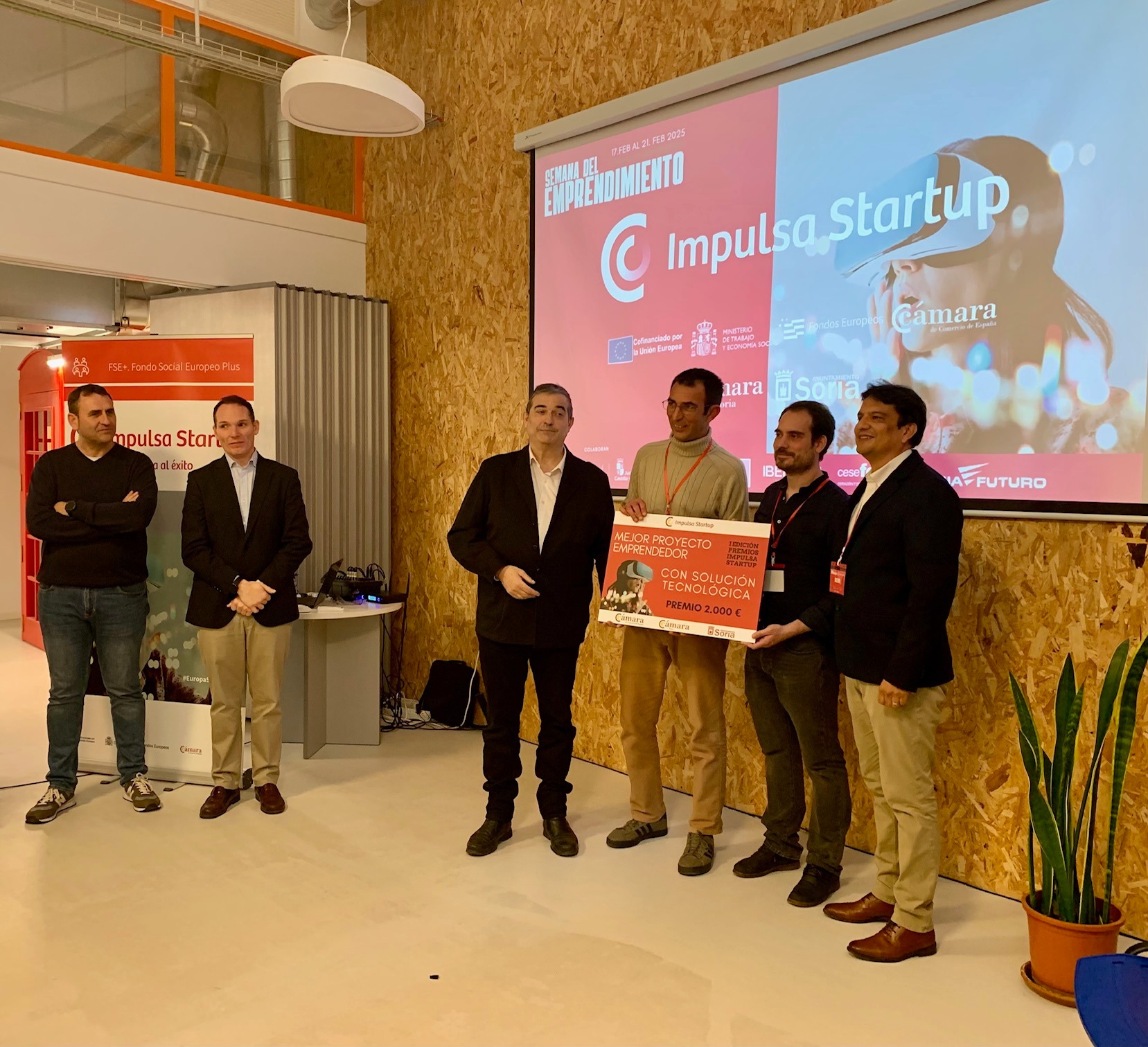 La tienda La Fresquera del Moncayo y un servicio de apoyo al autismo, Un TEA en casa, ganan los premios Impulso Emprende, mientras que el smartmupi de Neexo logra el premio Impulsa Startup